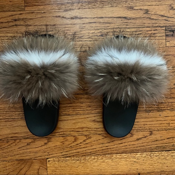 🎉H/P 🎉 2 LEFT - LUCKY FAUX FURSLIDES - Picture 2 of 3